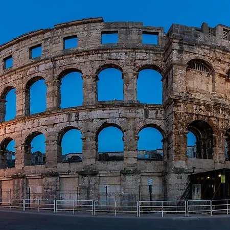 Enni 1 Apartamento Pula
