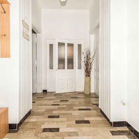 Enni 1 Apartamento