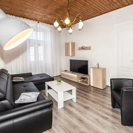 Enni 1 Apartamento