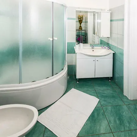 Enni 1 Apartamento Pula