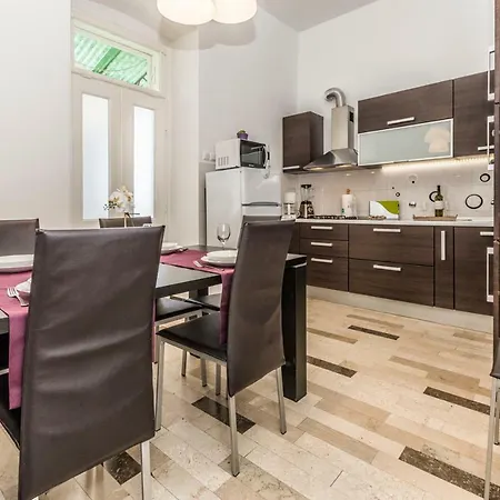 Enni 1 Apartamento