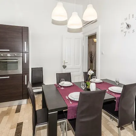 Apartamento Enni 1 *