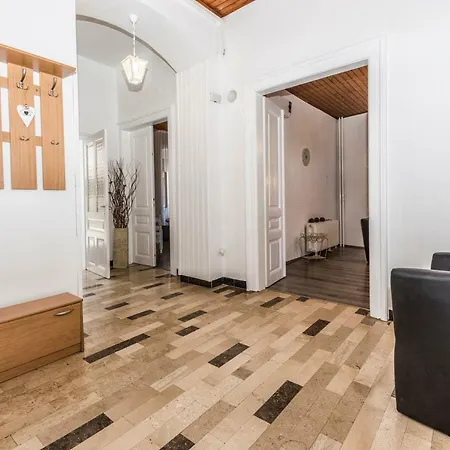 Enni 1 Apartamento