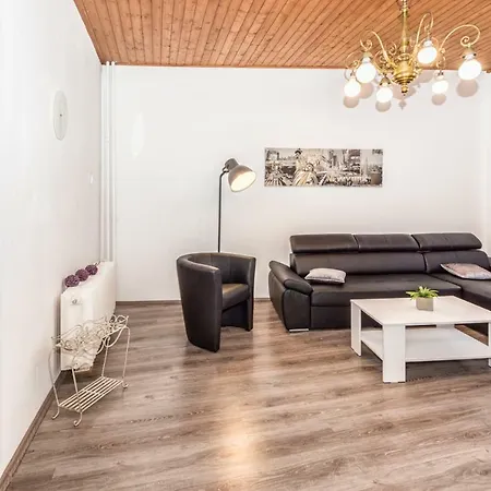 Enni 1 Apartamento