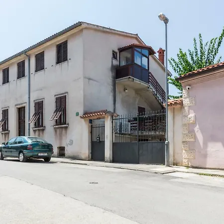 Enni 1 Apartamento Pula